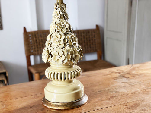 A 1960's Casa Pupo Yellow Ceramic Table LightA 1960's Casa Pupo White Ceramic Pile of Lemons Table Light