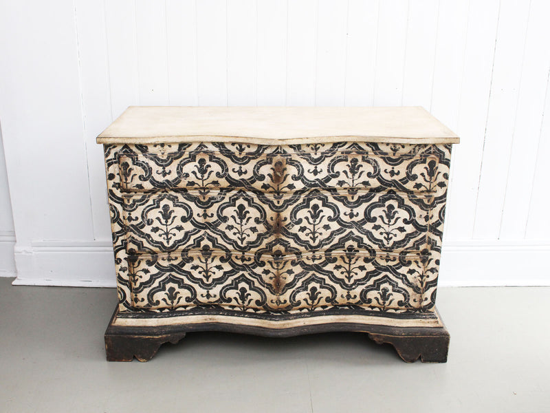 An Early 18th C Serpentine Fronted Painted Italian Commode