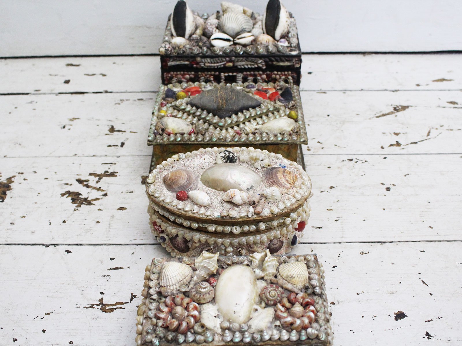 A Decorative Antique Shell Covered Box 1 of 4 – Streett Marburg