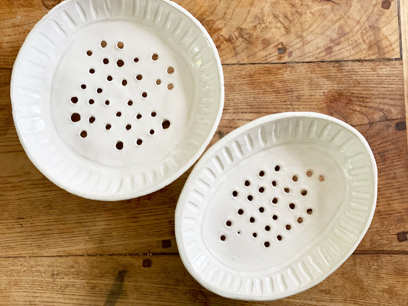 NEW STOCK Kate Monckton White Little Feet Round Fruit Colander